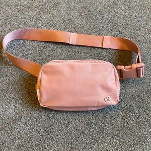 Lululemon Everywhere Belt Bag 1L